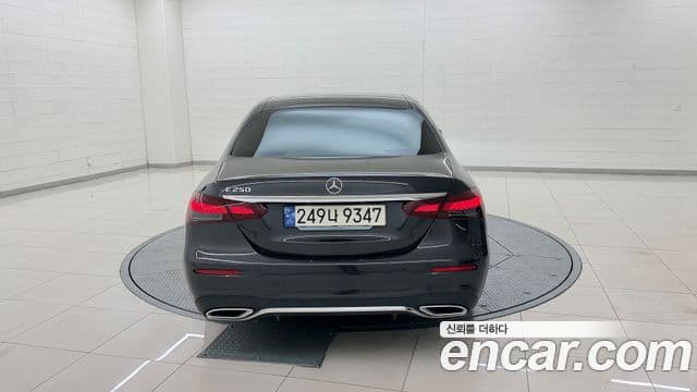Mercedes-Benz E-Class 2023 — Фото 3/20