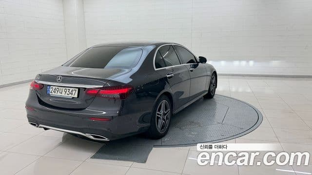 Mercedes-Benz E-Class 2023 — Фото 4/20