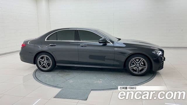 Mercedes-Benz E-Class 2023 — Фото 5/20