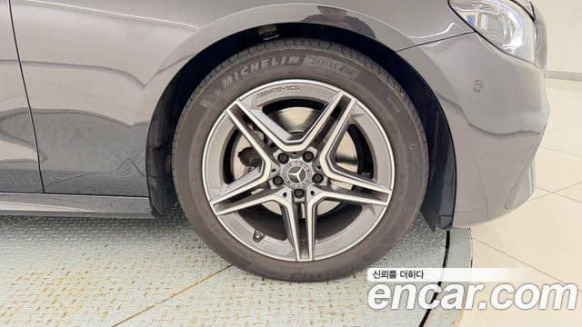 Mercedes-Benz E-Class 2023 — Фото 8/20