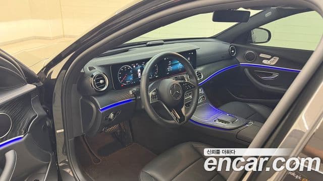 Mercedes-Benz E-Class 2023 — Фото 13/20