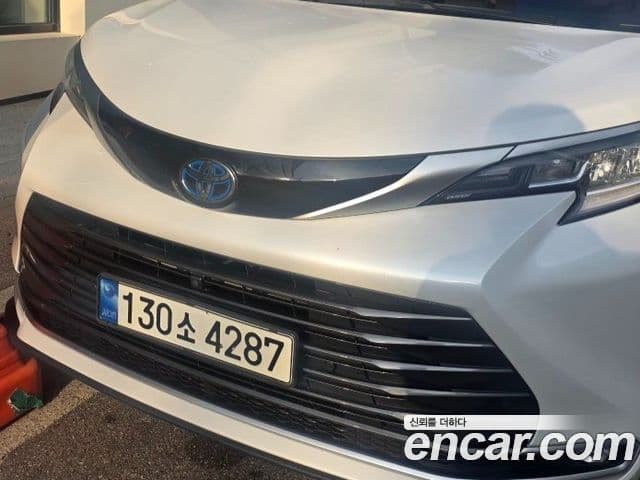 Toyota Sienna 2022 — Photo 3/13