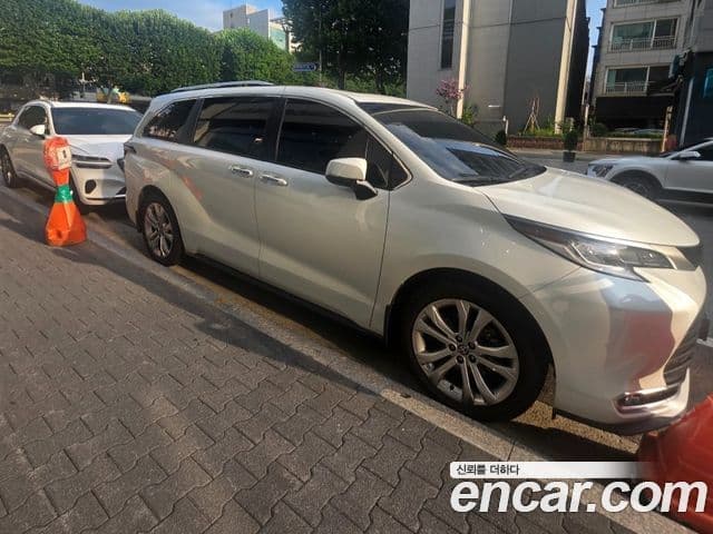 Toyota Sienna 2022 — Photo 11/13