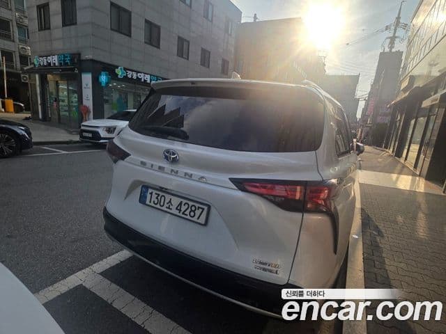 Toyota Sienna 2022 — Photo 10/13