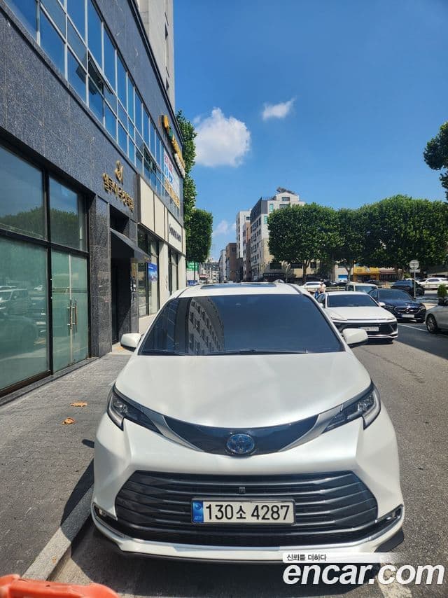 Toyota Sienna 2022 — Photo 9/13