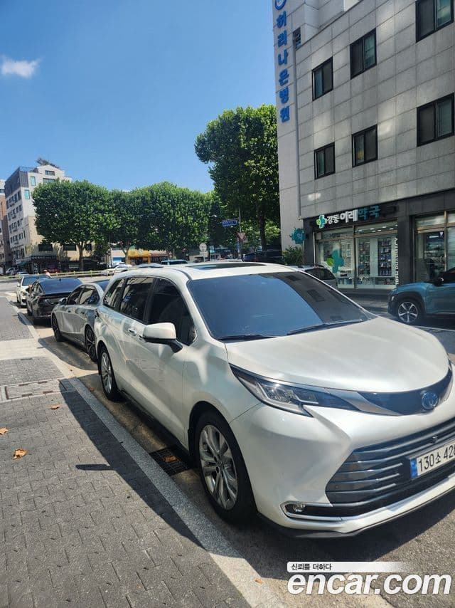 Toyota Sienna 2022 — Photo 2/13