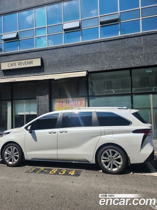 Toyota Sienna 2022 — Photo 6/13