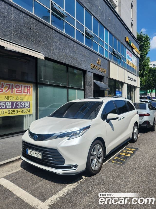 Toyota Sienna 2022 — Photo 7/13