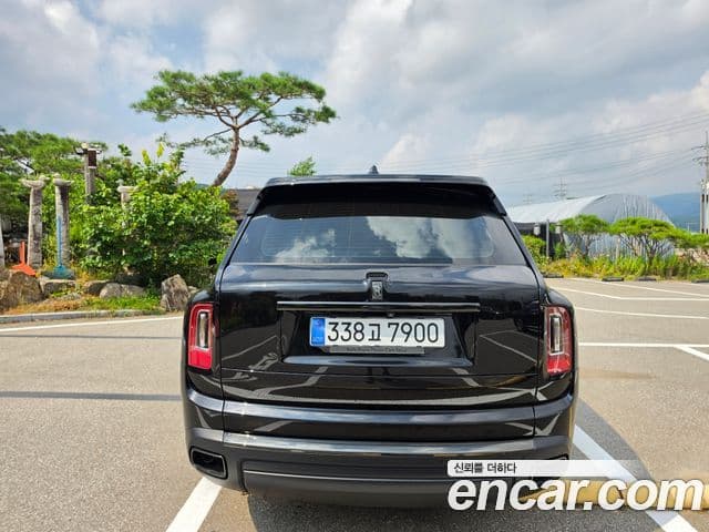 Rolls-Royce Cullinan 2020 — ფოტო 8/9