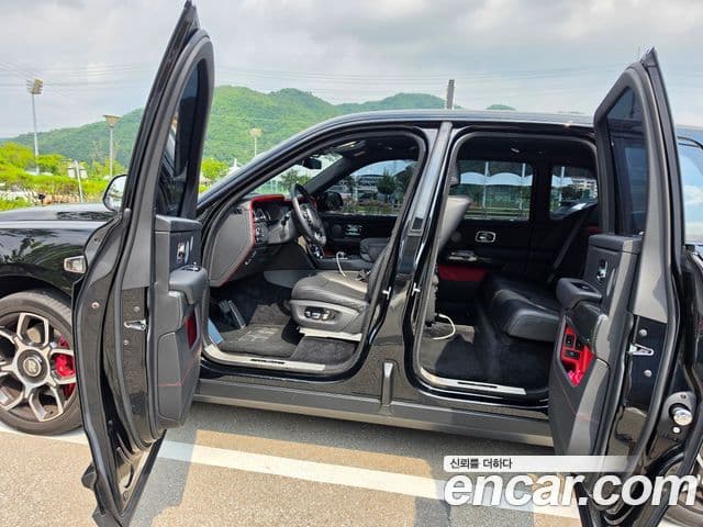 Rolls-Royce Cullinan 2020 — ფოტო 4/9