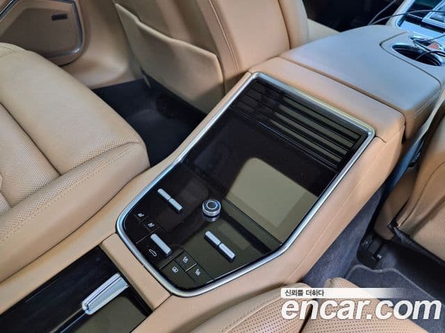 Porsche Panamera 2018 — Photo 6/19