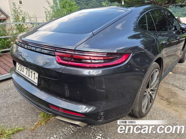 Porsche Panamera 2018 — Photo 19/19