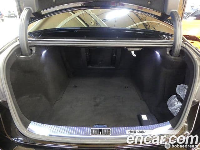 Mercedes-Benz S-Class 2023 — Photo 8/20