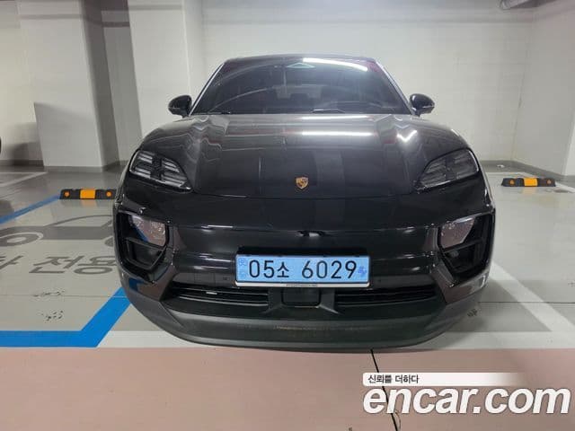 Porsche Macan EV 2025 — Photo 2/17