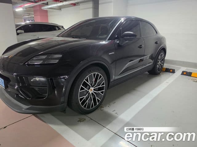 Porsche Macan EV 2025 — Photo 13/17