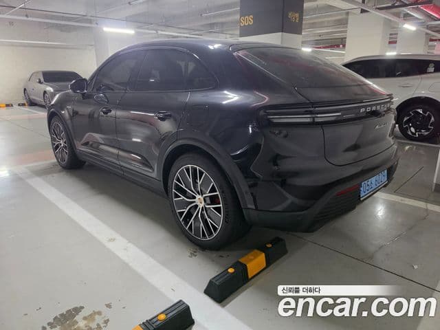 Porsche Macan EV 2025 — Photo 9/17