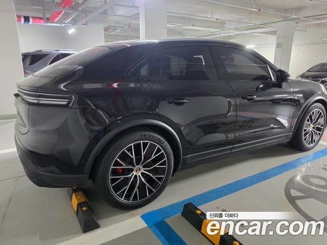 Porsche Macan EV 2025 — Photo 14/17