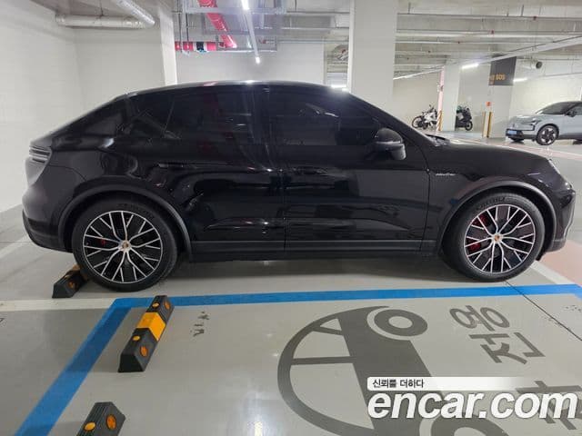 Porsche Macan EV 2025 — Photo 17/17