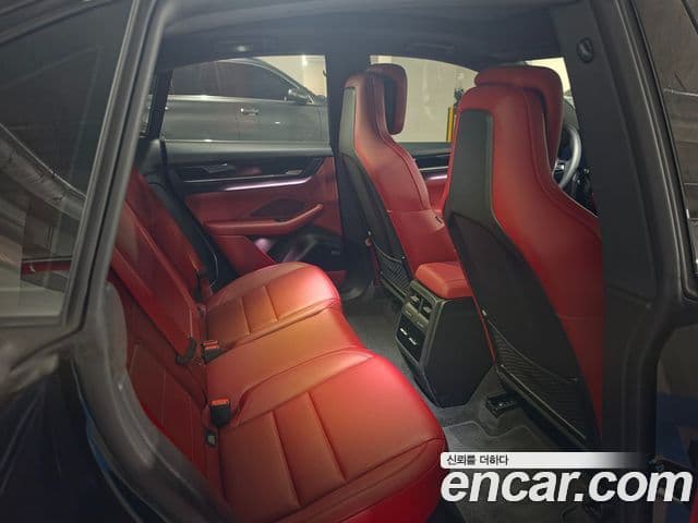 Porsche Macan EV 2025 — Photo 8/17