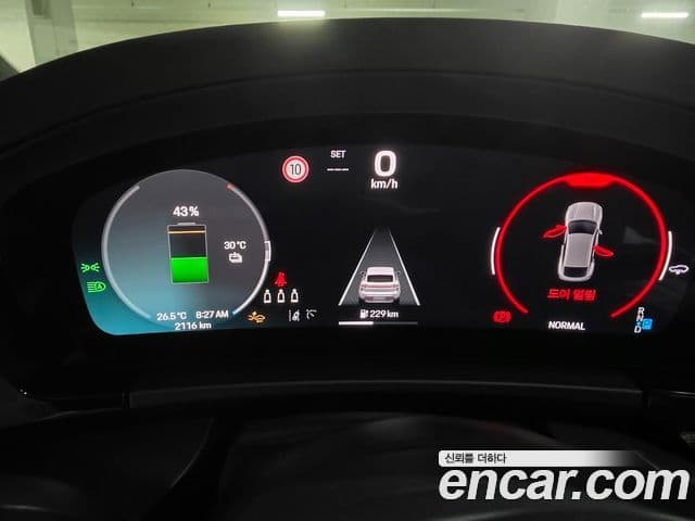 Porsche Macan EV 2025 — Photo 4/17