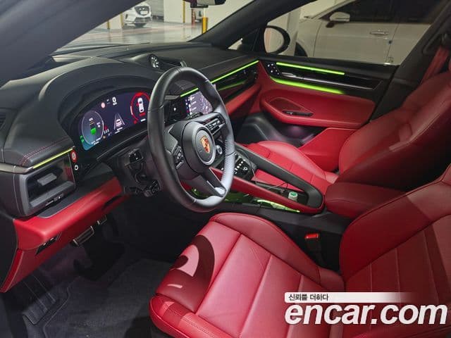Porsche Macan EV 2025 — Photo 11/17