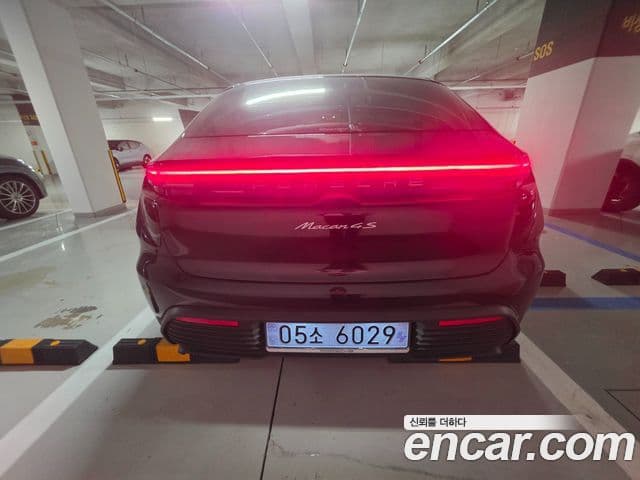 Porsche Macan EV 2025 — Photo 7/17