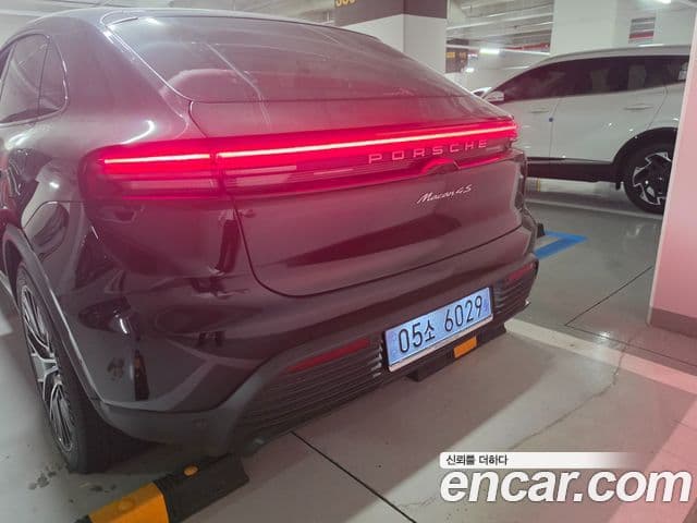 Porsche Macan EV 2025 — Photo 10/17