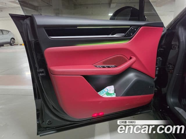 Porsche Macan EV 2025 — Photo 5/17