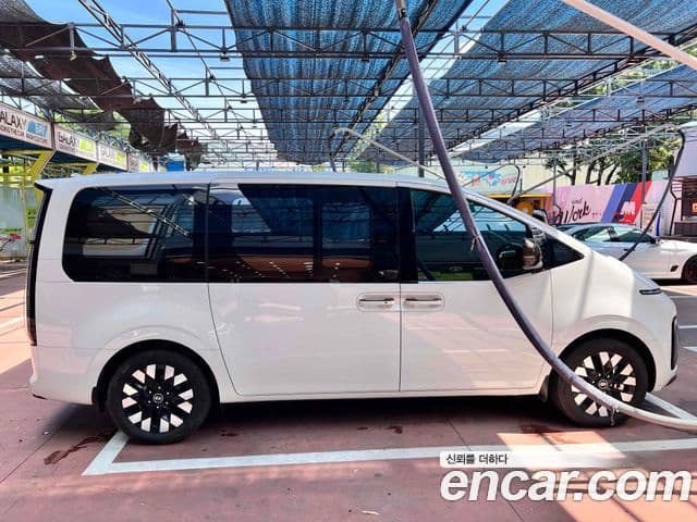 Hyundai Staria 2025 — Фото 1/15