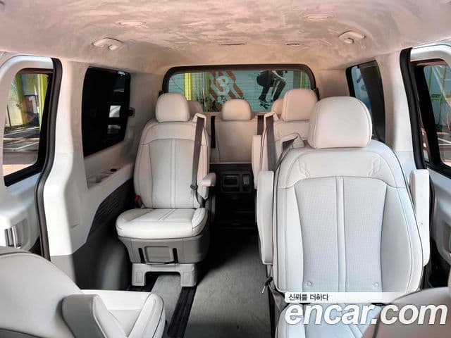 Hyundai Staria 2025 — Фото 8/15