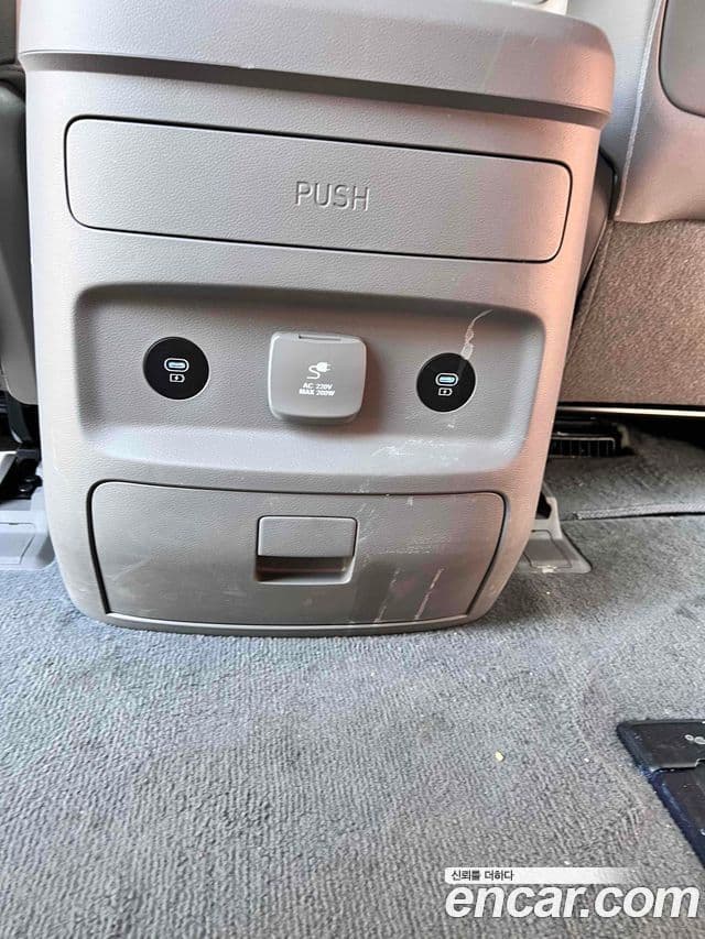 Hyundai Staria 2025 — Фото 12/15