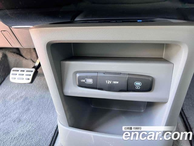 Hyundai Staria 2025 — Фото 13/15