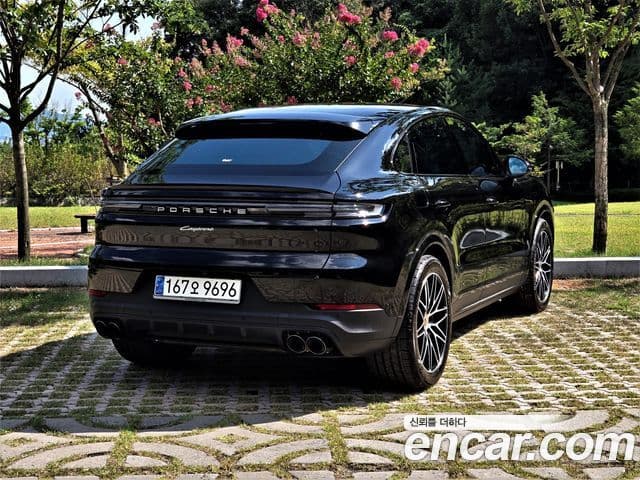 Porsche Cayenne 2023 — ფოტო 8/20