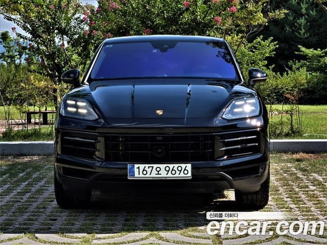 Porsche Cayenne 2023 — ფოტო 17/20