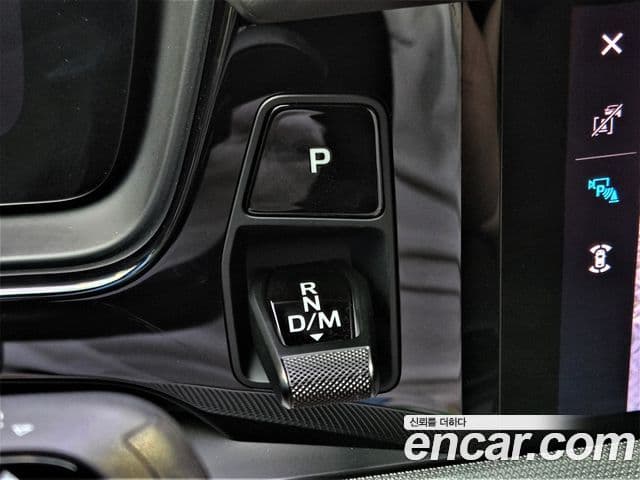 Porsche Cayenne 2023 — ფოტო 13/20