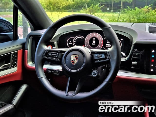 Porsche Cayenne 2023 — ფოტო 18/20