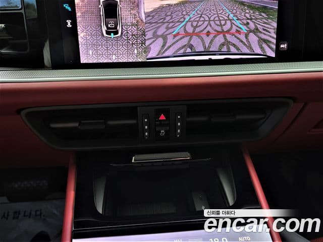 Porsche Cayenne 2023 — ფოტო 5/20