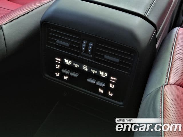 Porsche Cayenne 2023 — ფოტო 4/20