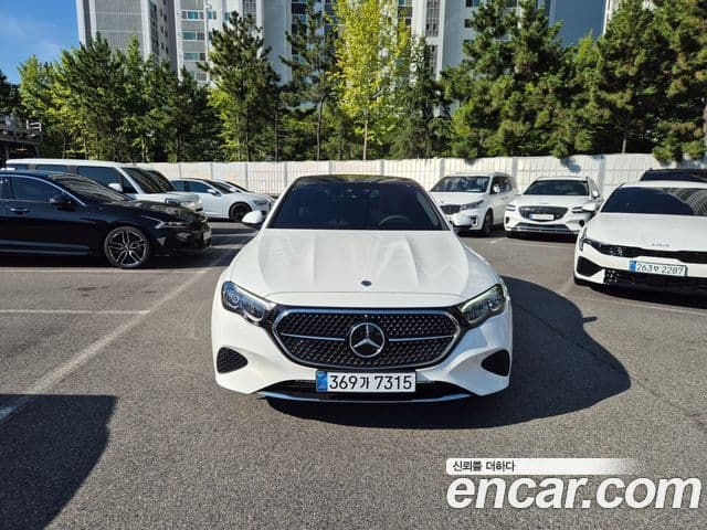 Mercedes-Benz E-Class 2025 — Photo 2/20