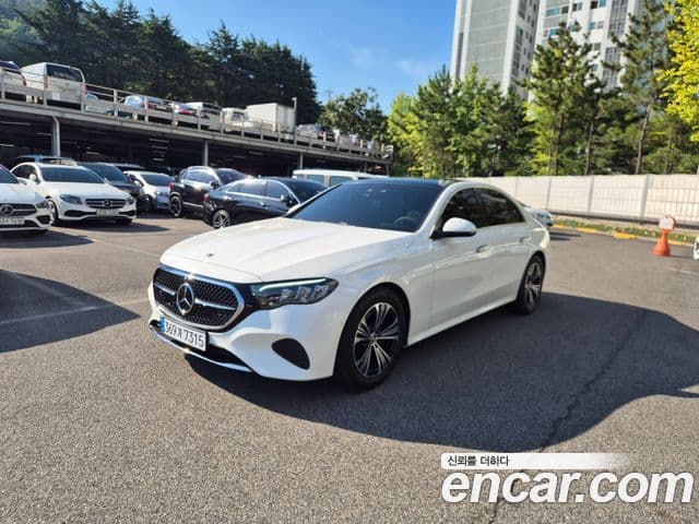Mercedes-Benz E-Class 2025 — Photo 11/20