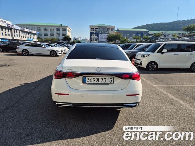 Mercedes-Benz E-Class 2025 — Photo 4/20
