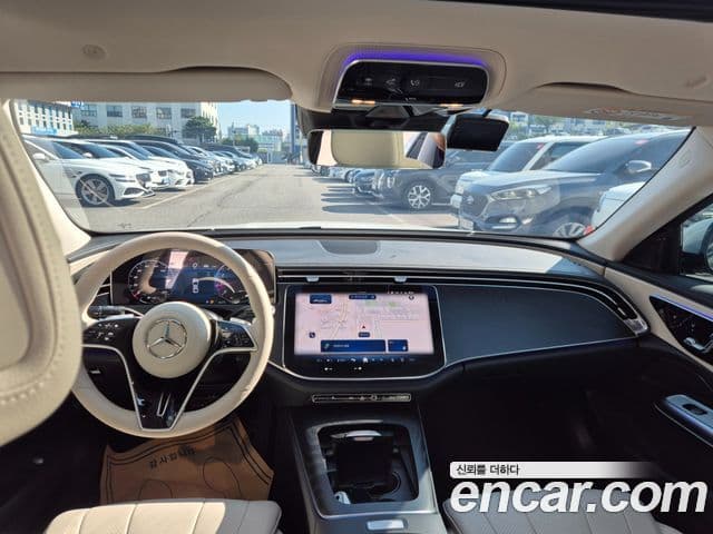 Mercedes-Benz E-Class 2025 — Photo 6/20