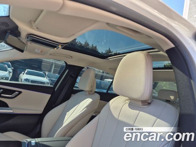 Mercedes-Benz E-Class 2025 — Photo 18/20