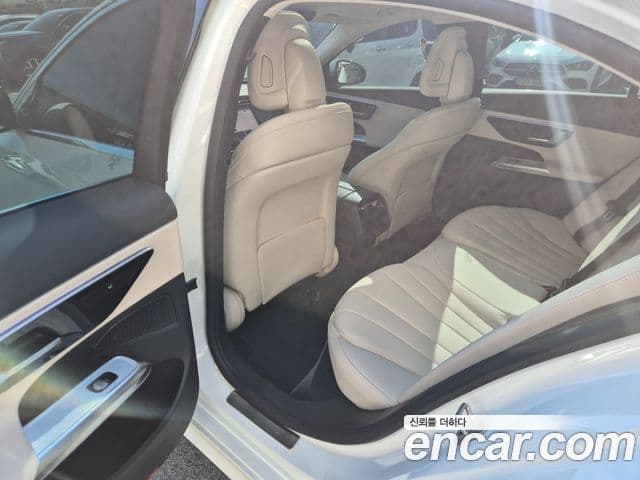 Mercedes-Benz E-Class 2025 — Photo 7/20