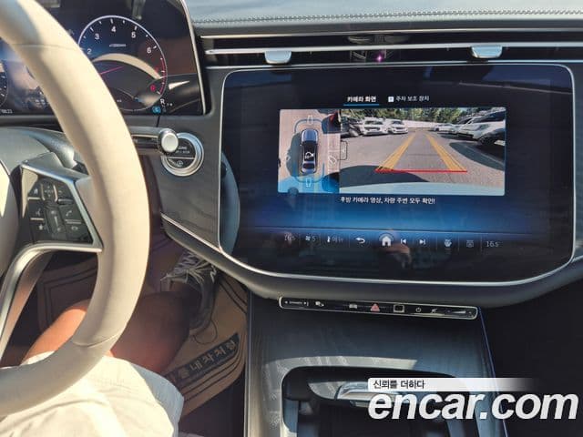 Mercedes-Benz E-Class 2025 — Photo 10/20