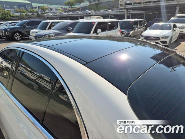 Mercedes-Benz E-Class 2025 — Photo 13/20