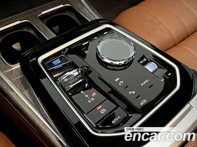 BMW i7 2024 — Photo 12/20