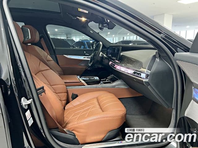 BMW i7 2024 — Photo 10/20