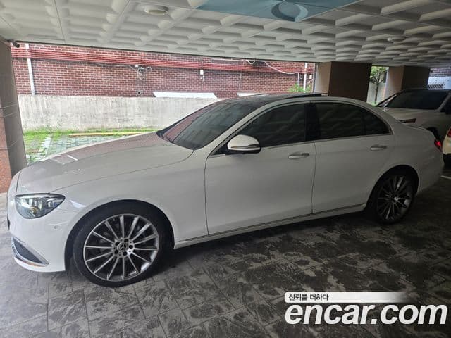 Mercedes-Benz E-Class 2022 — Фото 5/18