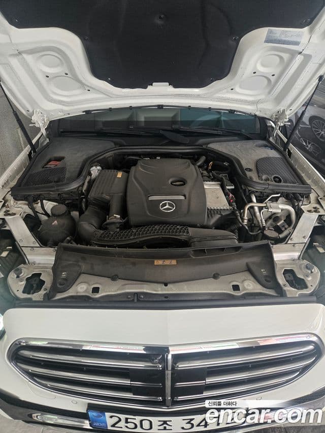 Mercedes-Benz E-Class 2022 — Фото 6/18
